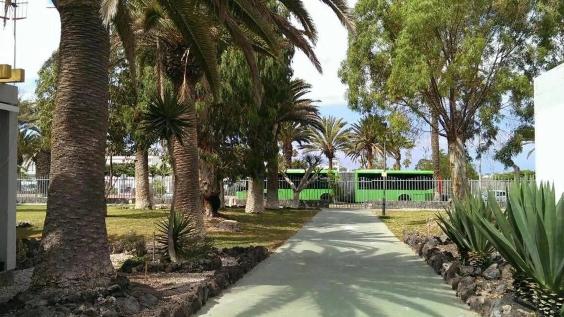 Papagayo Beach Apartments Arona