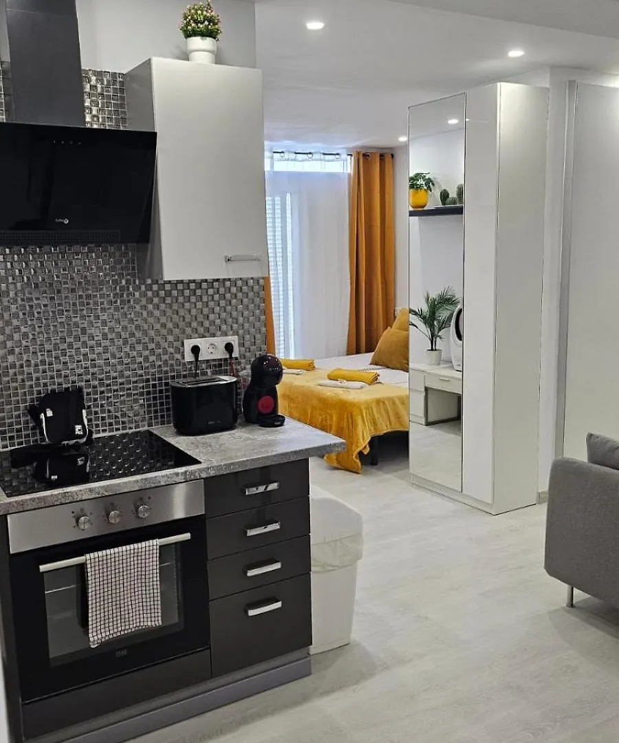 Papagayo Beach Apartments Arona